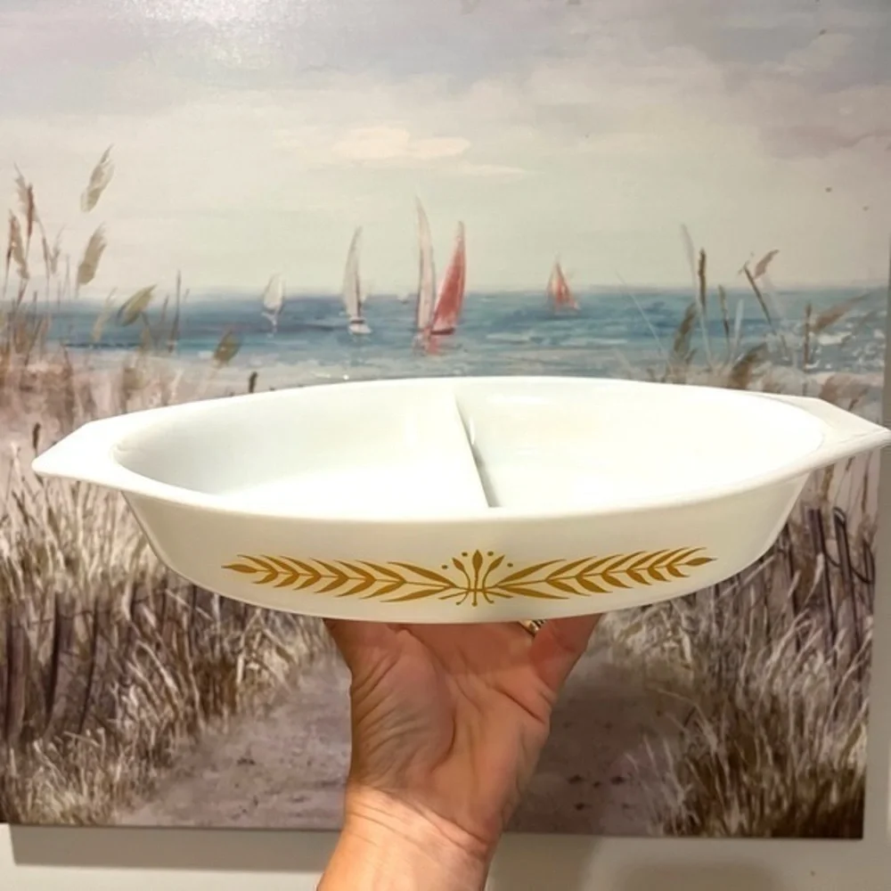 Vintage PYREX 1.5 Quart Two Section Baking Dish Royal Wheat Pattern